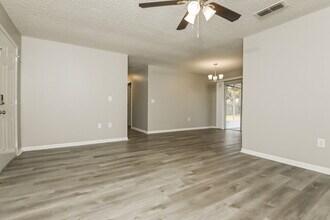 5227 Grace St E in Lakeland, FL - Foto de edificio - Building Photo