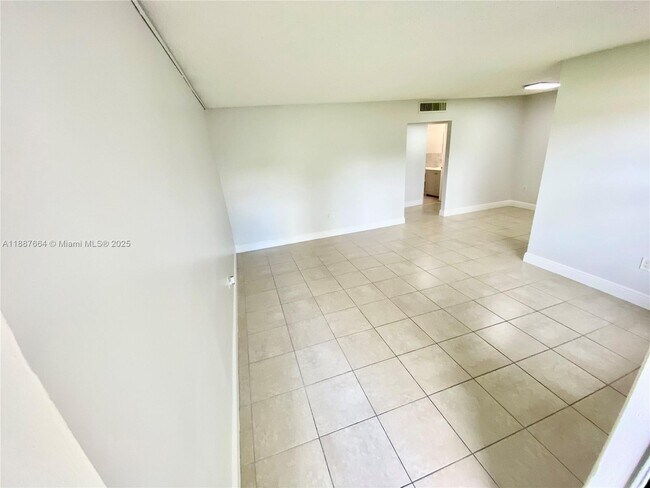 400 NE 1st St in Hallandale Beach, FL - Building Photo - Building Photo