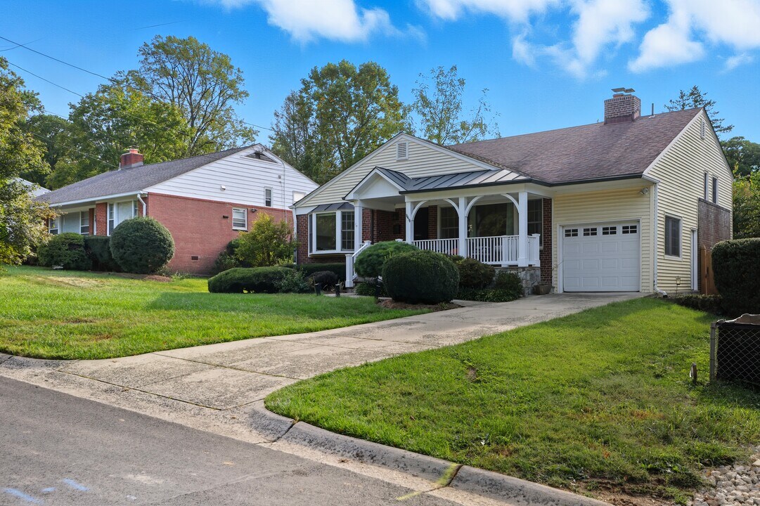 9418 Balfour Dr in Bethesda, MD - Building Photo