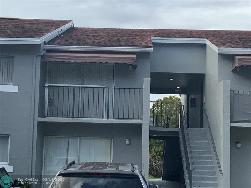 1129 Lake Victoria Dr in Royal Palm Beach, FL - Building Photo