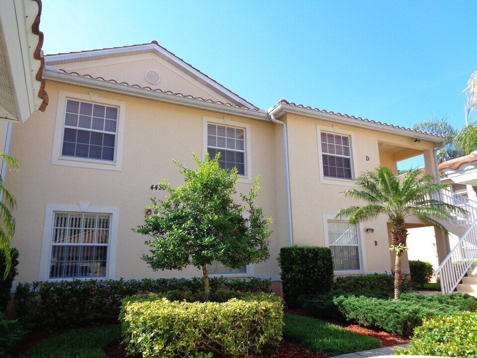 4430 Corso Venetia Blvd in Venice, FL - Building Photo