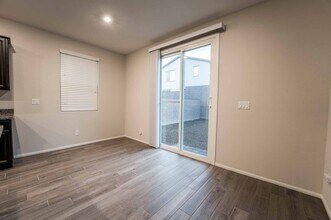 6129 Rose Springs Ave in Las Vegas, NV - Foto de edificio - Building Photo