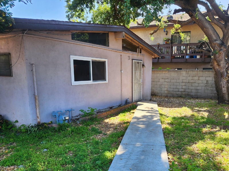 818 E Rte 66-Unit -13 in Glendora, CA - Building Photo