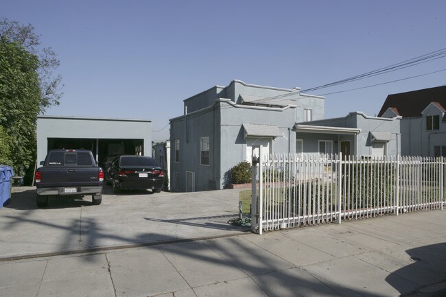 943 Lucile Ave in Los Angeles, CA - Building Photo - Building Photo