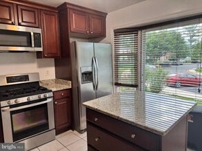 91 Pontiac Way in Gaithersburg, MD - Building Photo - Building Photo
