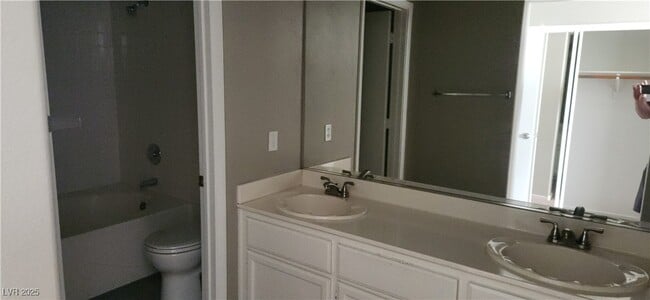 190 Renville Ct