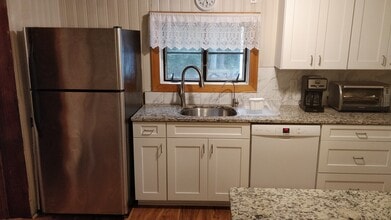 11727 Harrisburg Rd, Unit BR3 Front Middle Bedroom with large closet in Fort Mill, SC - Foto de edificio - Building Photo