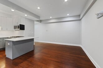 4637 N Dover St in Chicago, IL - Foto de edificio - Building Photo