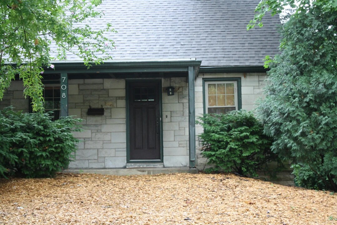 708 N Washington St in Bloomington, IN - Foto de edificio