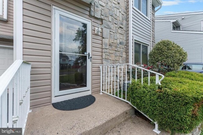 17 Winchester Dr in East Windsor, NJ - Building Photo - Building Photo