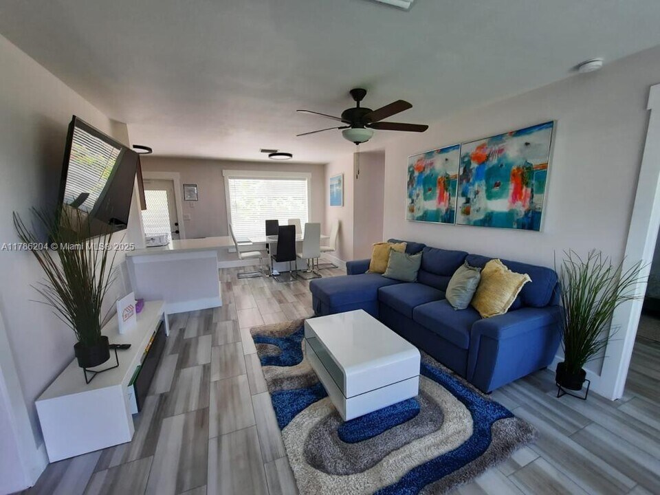 1102 N 14th Ave in Hollywood, FL - Building Photo