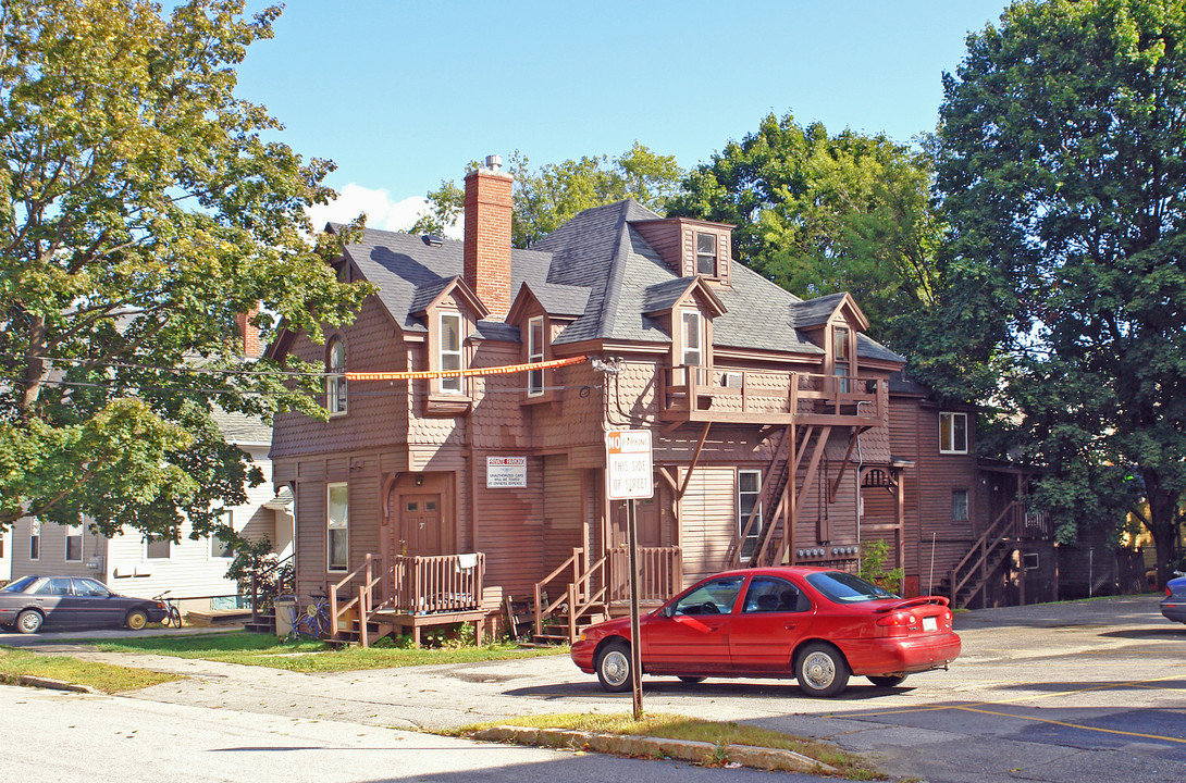 9 James St in Auburn, ME - Building Photo