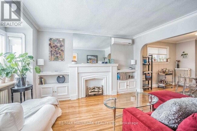 18 Roblin Ave in Toronto, ON - Building Photo - Building Photo