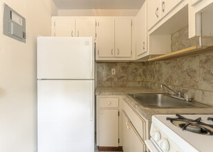 940 W 29th St in Hialeah, FL - Building Photo - Interior Photo