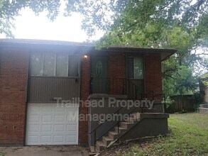 1026 SW Kingscross Rd in Blue Springs, MO - Foto de edificio - Building Photo