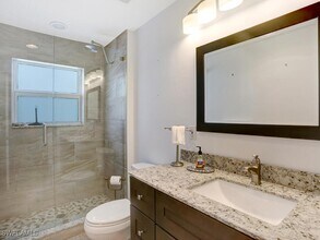 10262 Vanderbilt Dr in Naples, FL - Building Photo - Building Photo