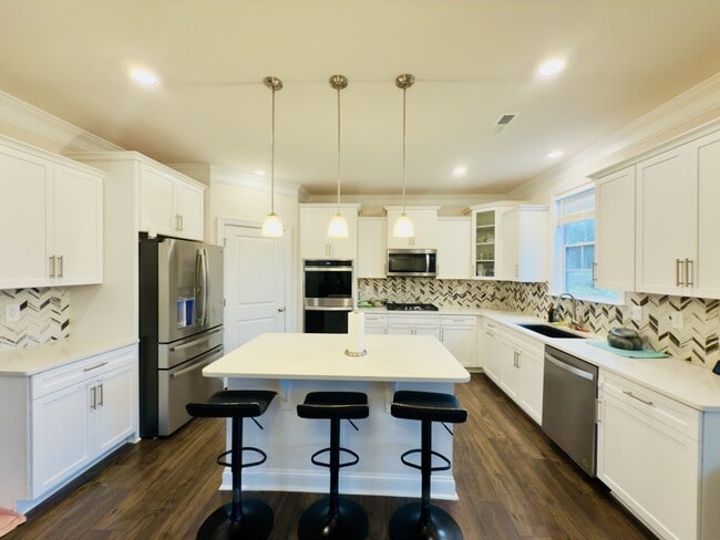 7114 North Bridge Dr in Huntersville, NC - Building Photo - Building Photo