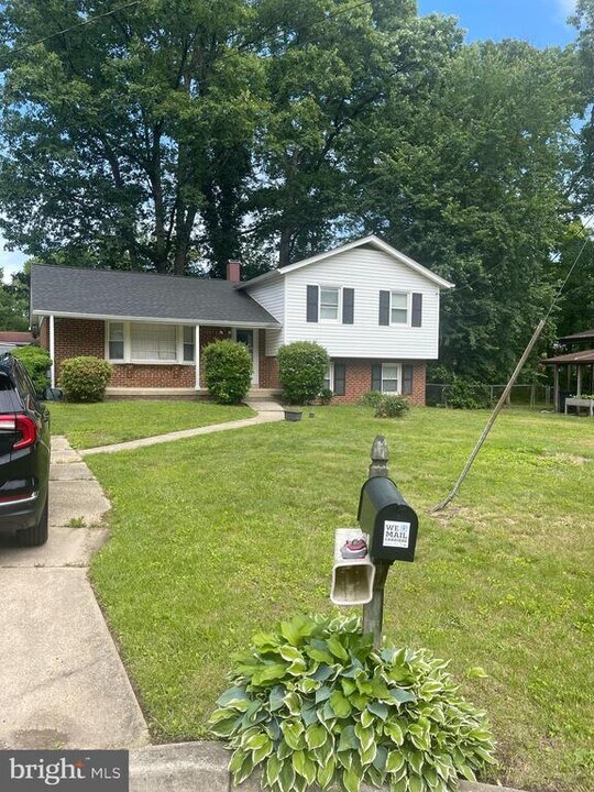 6837 Glenwood Ct in Glenn Dale, MD - Building Photo
