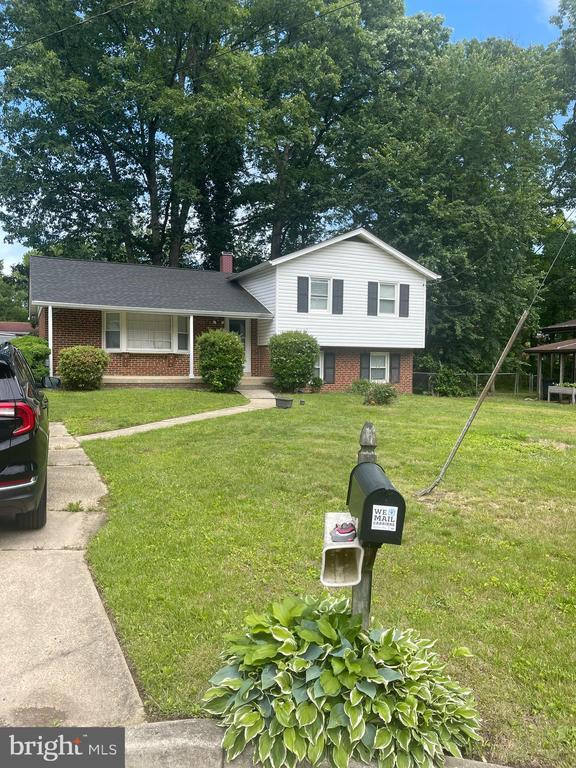 property at 6837 Glenwood Ct