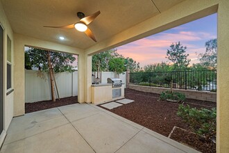 30823 Nature Rd in Murrieta, CA - Foto de edificio - Building Photo