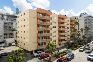 Riviera Towers in Miami, FL - Building Photo