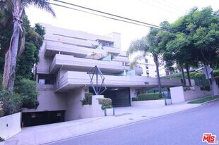 939 Palm Ave in West Hollywood, CA - Building Photo