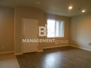 7084 NW Abigail Terrace in Portland, OR - Building Photo - Building Photo