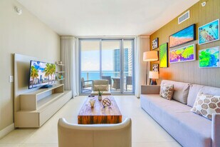 4111 S Ocean Dr in Hollywood, FL - Building Photo