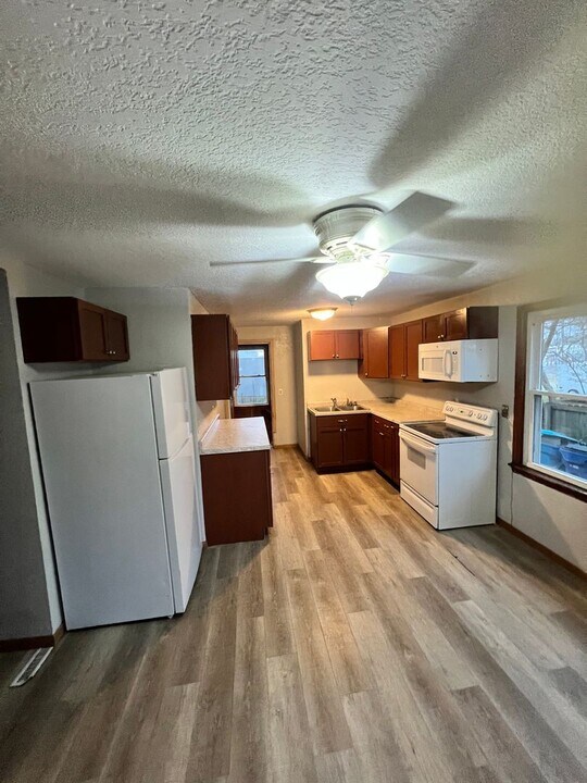 427 Galloway Ct in Waterloo, IA - Building Photo