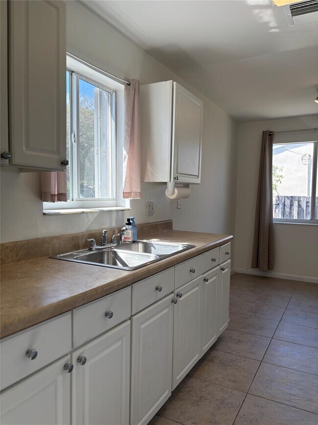 2421 Taft St, Unit 2421 Taft St in Hollywood, FL - Building Photo - Building Photo