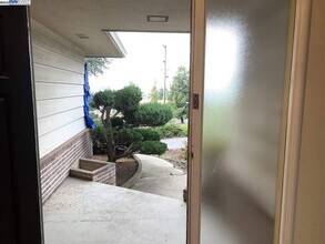 2755 Pineridge Rd in Castro Valley, CA - Building Photo - Building Photo