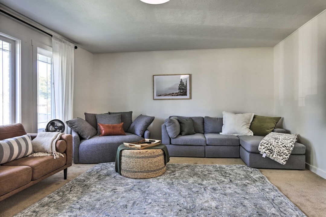 930 Canyon Ave in Idaho Falls, ID - Building Photo