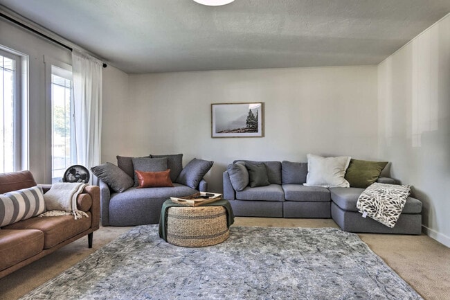930 Canyon Ave in Idaho Falls, ID - Building Photo - Building Photo