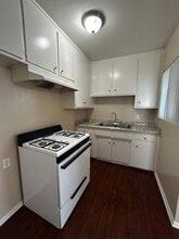882 N Los Robles Ave, Unit 5 in Pasadena, CA - Building Photo - Building Photo