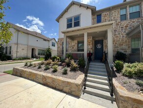 6436 Northern Dancer Dr in North Richland Hills, TX - Foto de edificio - Building Photo