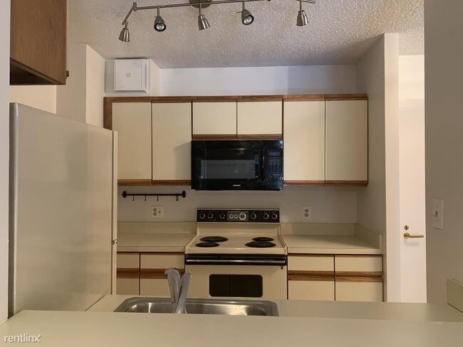 2320 Wisconsin Ave NW-Unit -UNIT 108 in Washington, DC - Building Photo - Building Photo