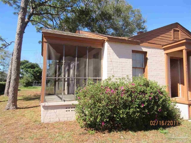 203 SE Syrcle Dr in Pensacola, FL - Building Photo - Building Photo