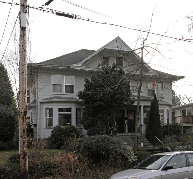 1714 SE Alder St in Portland, OR - Foto de edificio - Building Photo