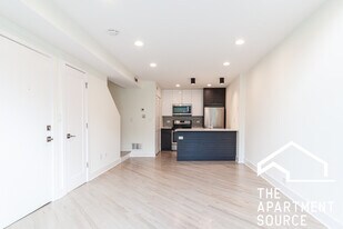 939 W Grace St, Unit 101 in Chicago, IL - Building Photo