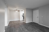 Lincoln Park Apartments in Corona, CA - Building Photo - Interior Photo