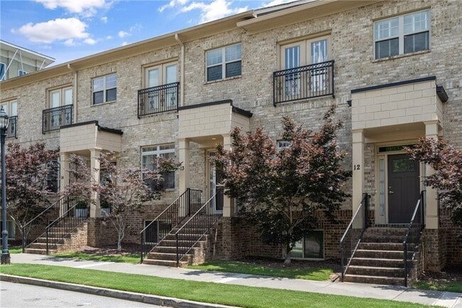 property at 745 Fountainhead Ln NE