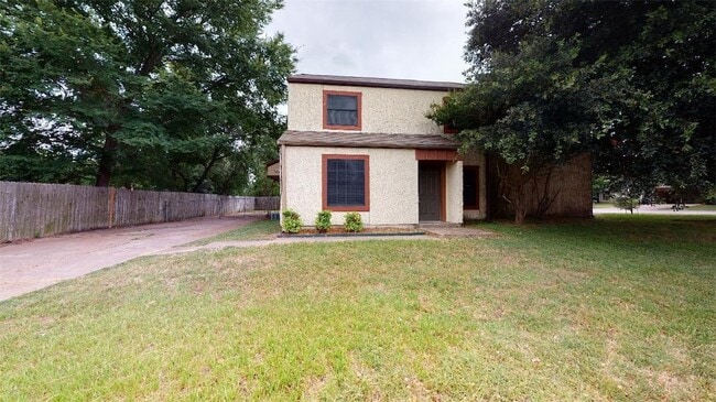 1326 Airline Dr in College Station, TX - Foto de edificio - Building Photo