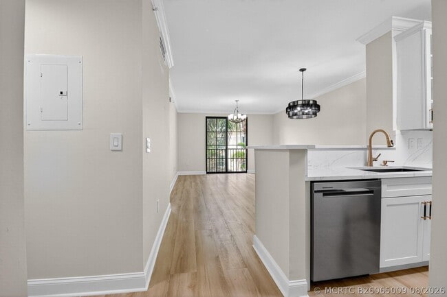 property at 630 S Sapodilla Ave