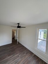438 S 1st St, Unit 2F in West Dundee, IL - Foto de edificio - Building Photo