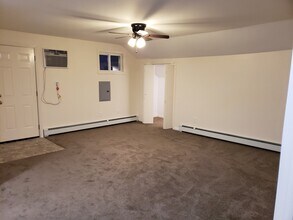 7 Broad St, Unit 3 in Florence, NJ - Foto de edificio - Building Photo