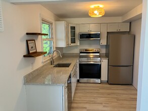 240 Narragansett Ave in East Providence, RI - Building Photo - Building Photo