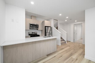 8664-8677 77 St NW in Edmonton, AB - Building Photo