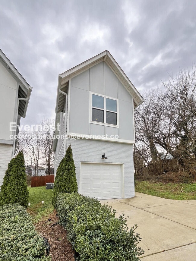 2332 Oak Ct in Nashville, TN - Building Photo - Building Photo