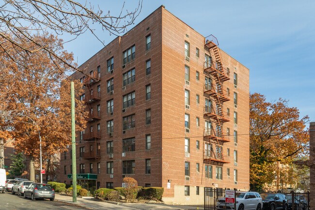 87-01 Midland Pky in Jamaica Est, NY - Foto de edificio - Building Photo