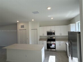 111 SE 11th St in Homestead, FL - Building Photo - Building Photo